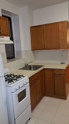 Rented by Chartwell Manhattan Realty | media 2