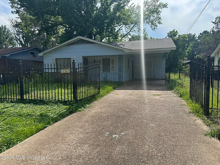 3655 Horton St — Photo 2