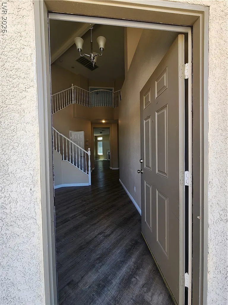 5 bed, 3.0 bath, 2686 sqft, $2,825 — Photo 4
