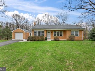 15 Flower Hill Ter, Pennington, NJ 08534