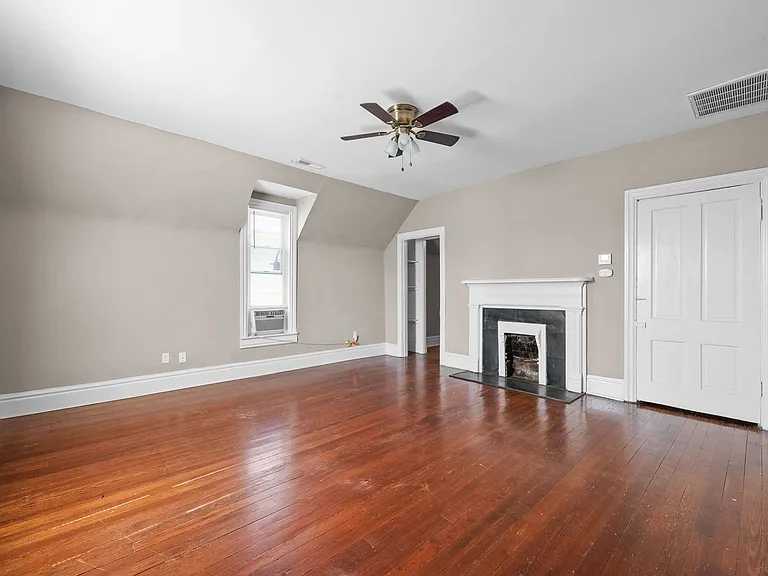 Marion St - 117 — Photo 10