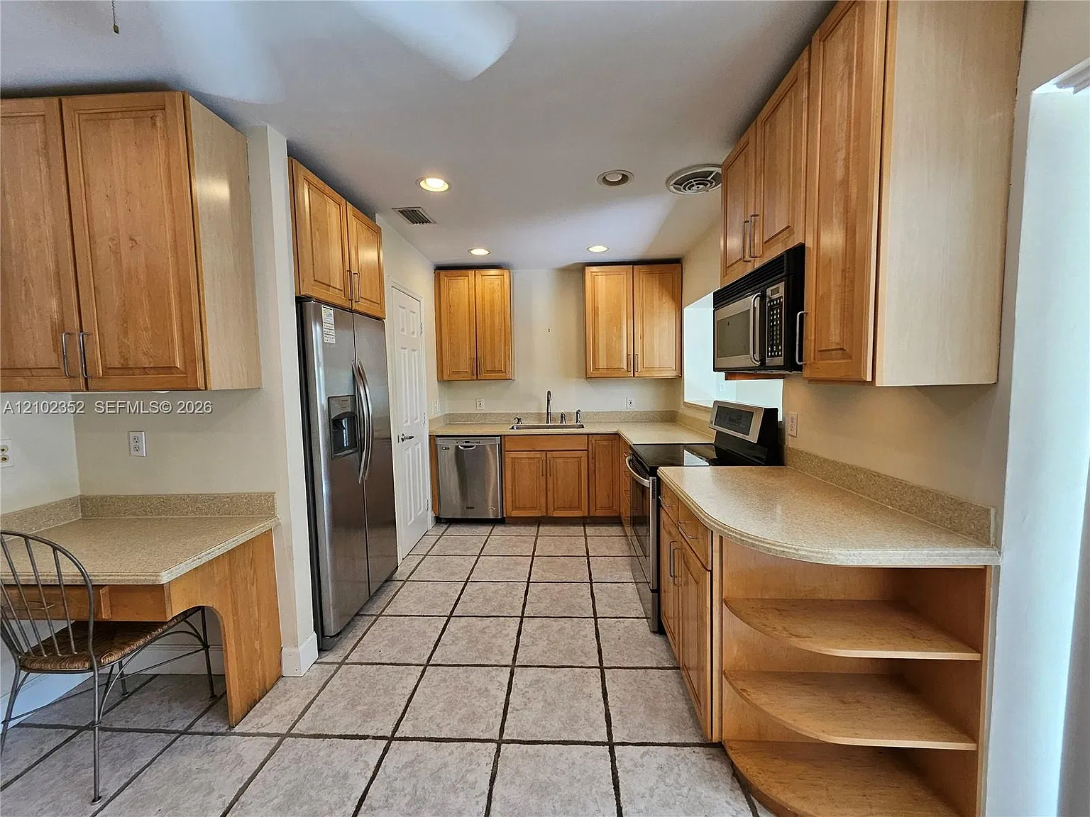 3 bed, 2.0 bath, 1845 sqft, $3,600 — Photo 2