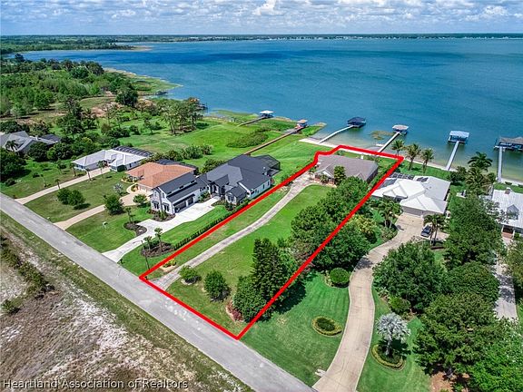 3rd image of 199 S Bear Pointe Dr