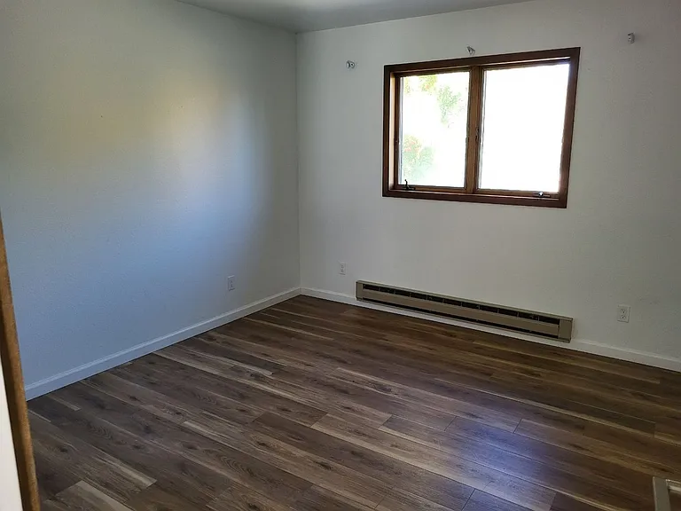 110 W Graf St — Photo 5