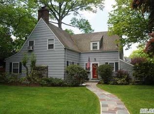 7 Lynn Rd, Port Washington, NY 11050