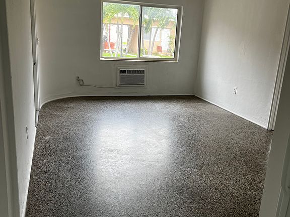 2nd image of 900 SW 3rd St #G
