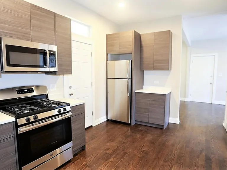 2943 W Diversey Ave #2E — Photo 5