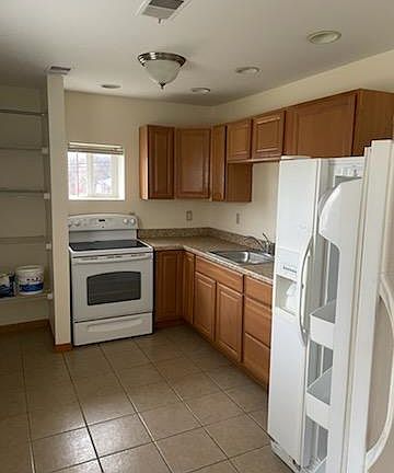 3rd image of 2072 Brodhead Rd