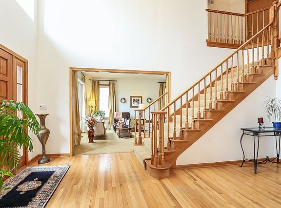 4th image of 1042 Creek Bend Dr