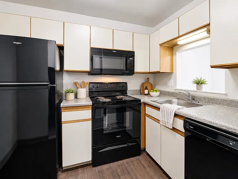 Tory Estates Apartment Homes — Photo 11