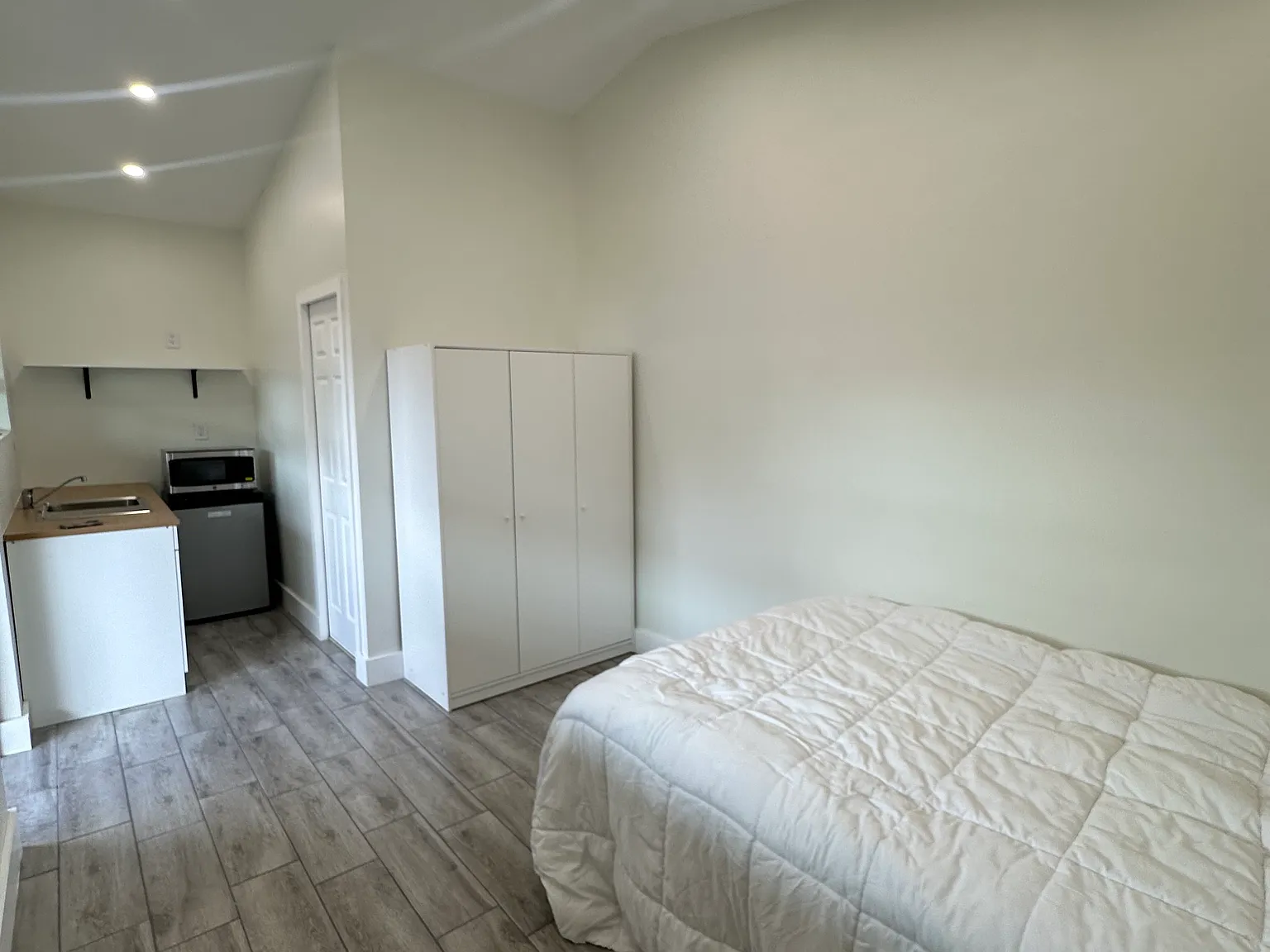 7050 Tyler St — Photo 2