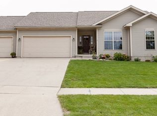 718 Boulder Dr, Center Point, IA 52213