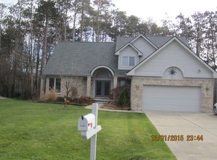 2242 Ridgemoor Ct, Burton, MI 48509