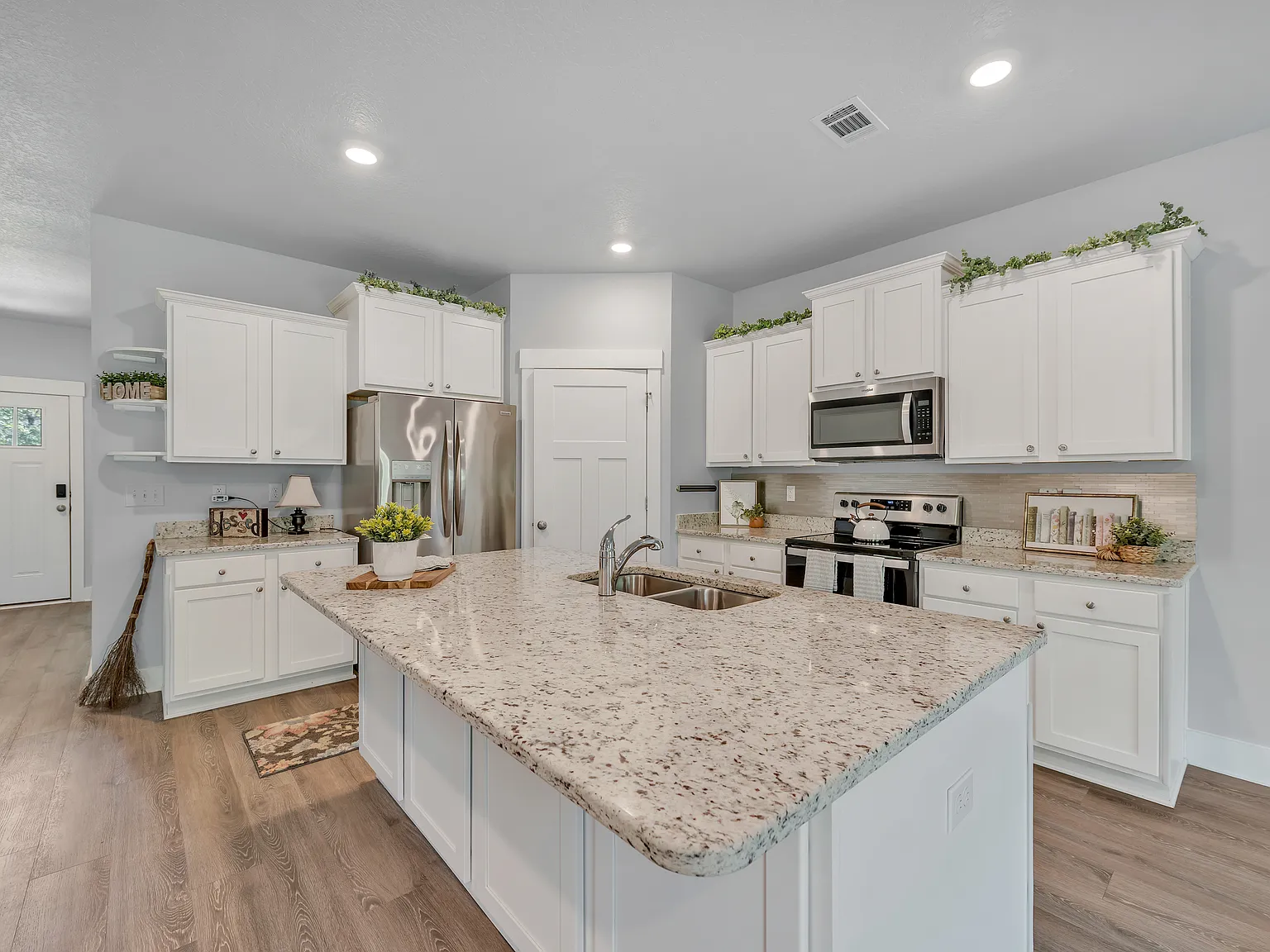 6082 Carina Road - 1 — Photo 4