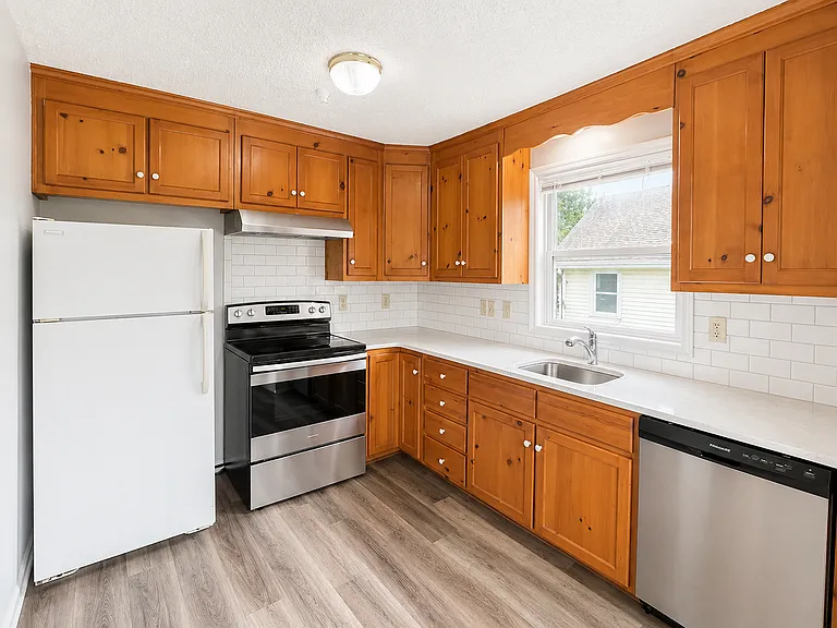 1324 N Main St — Photo 2