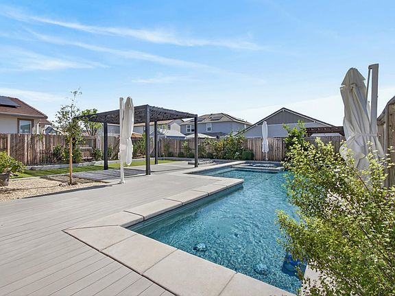 2nd image of 2883 Ridgecrest Dr