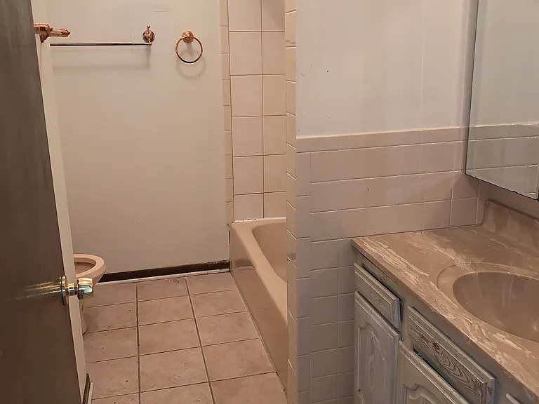 2136 Cedar Ave — Photo 17