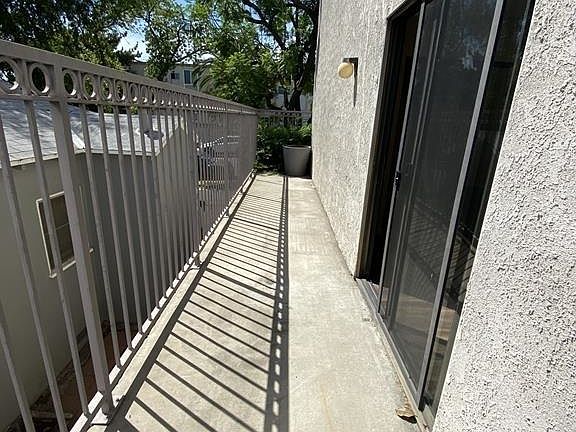 4th image of 610 E Providencia Ave #D