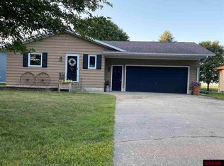 162 10th St SE, Wells, MN 56097