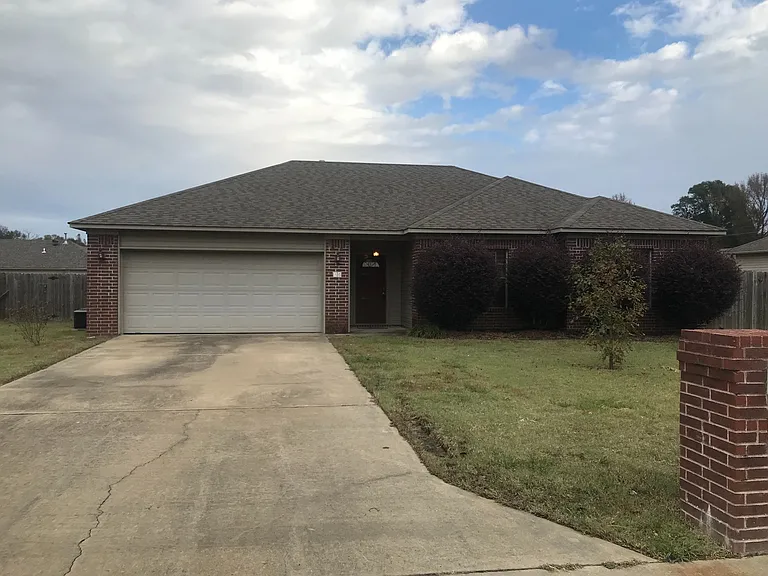 16 Mustang Dr — Photo 1