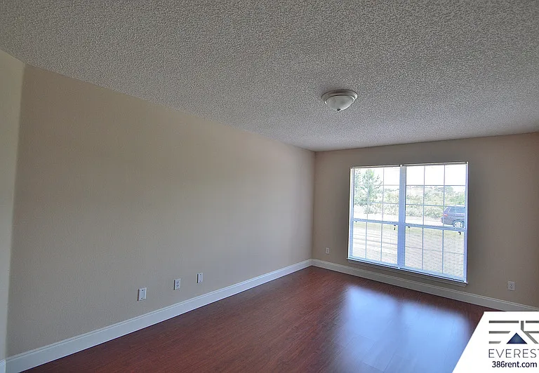 30 Lancelot Dr — Photo 7