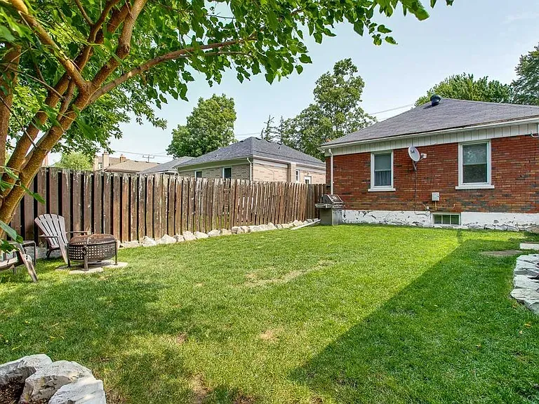 1055 Western Ave #A — Photo 3