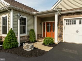343 English Ivy Dr, Lititz, PA 17543