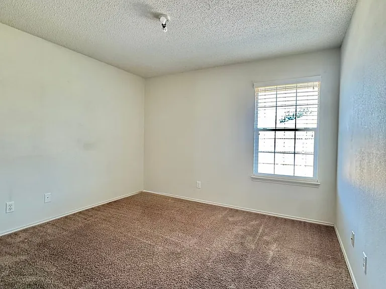1205 Johnny Ln — Photo 6