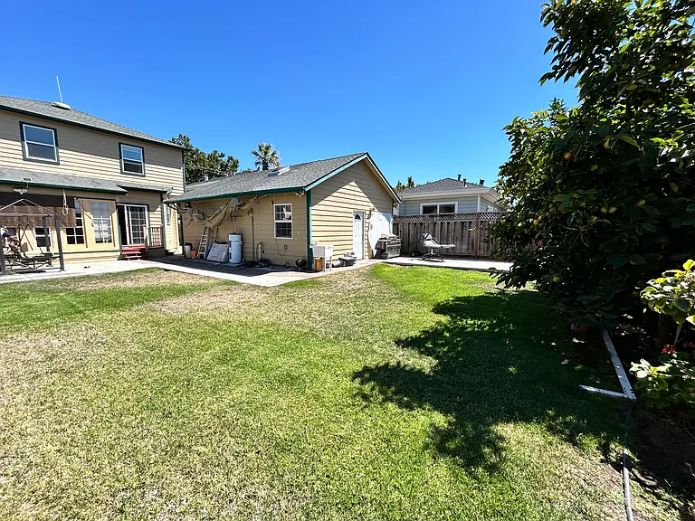 390 Monroe St — Photo 30