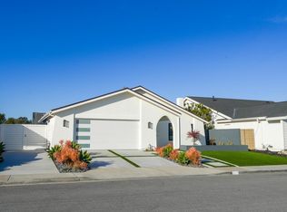 984 Carnation Ave, Costa Mesa, CA 92626