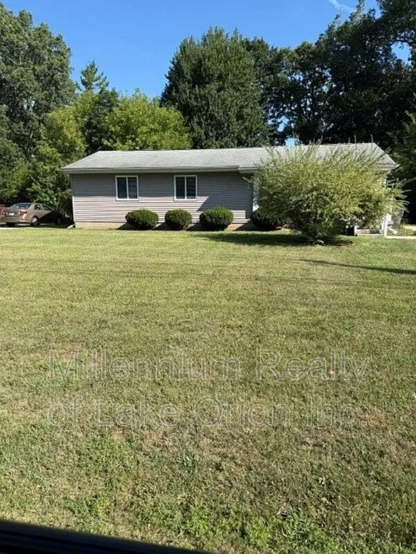 4 bed, 1.5 bath, 1728 sqft, $2,395 — Photo 2