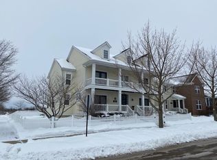 90 Gillett St, Sugar Grove, IL 60554