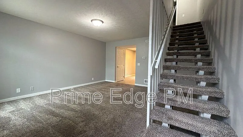 6235 Holdrege St #B-5