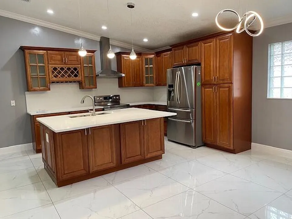 6352 NW 36th Ave