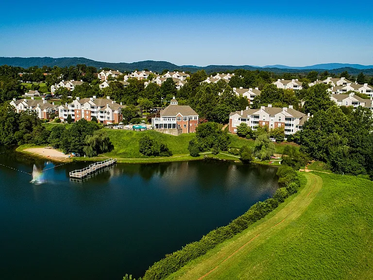 Lakeside Apartments — Photo 35