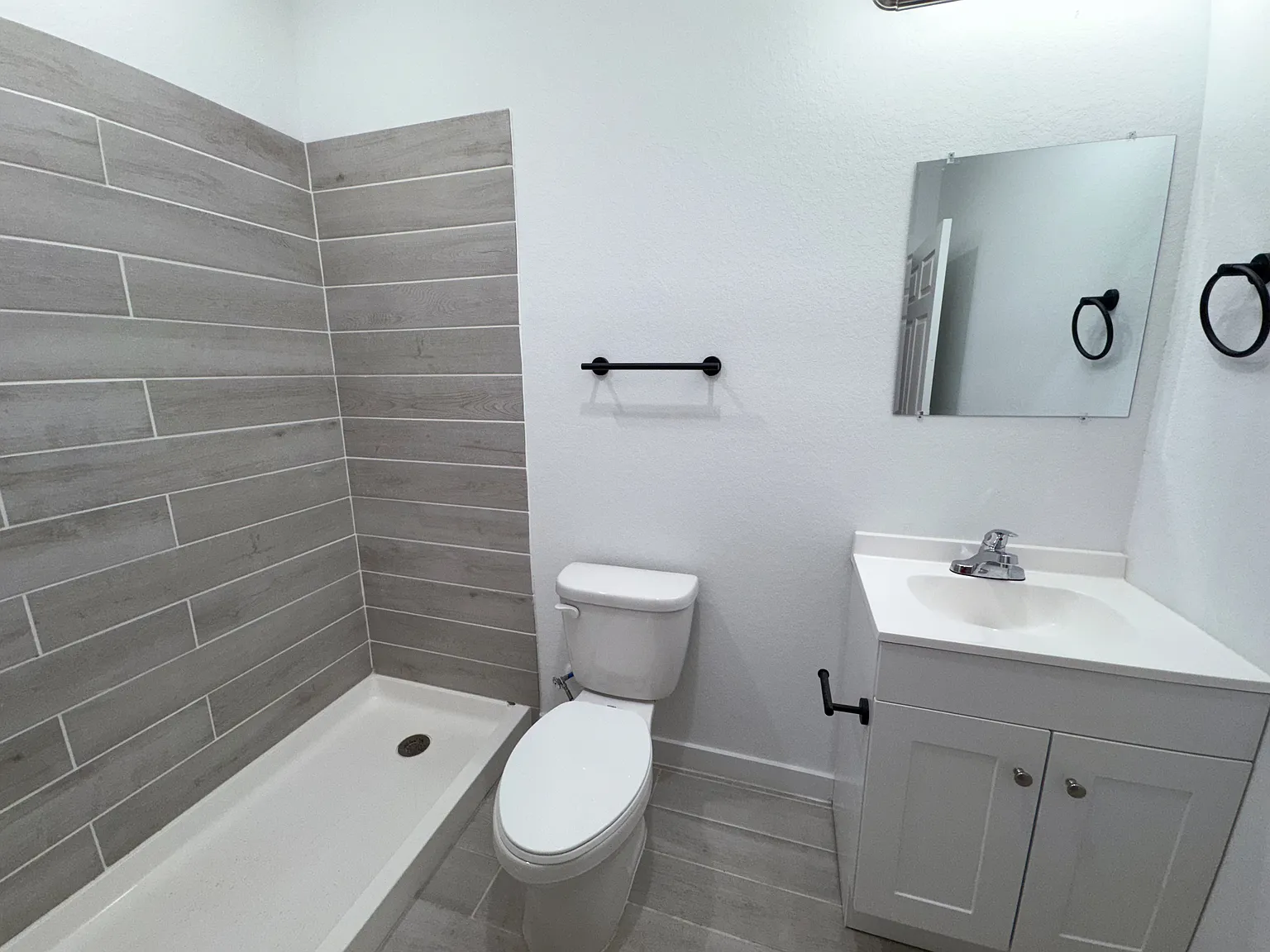 2 bed, 827 sqft, $1,095 — Photo 4