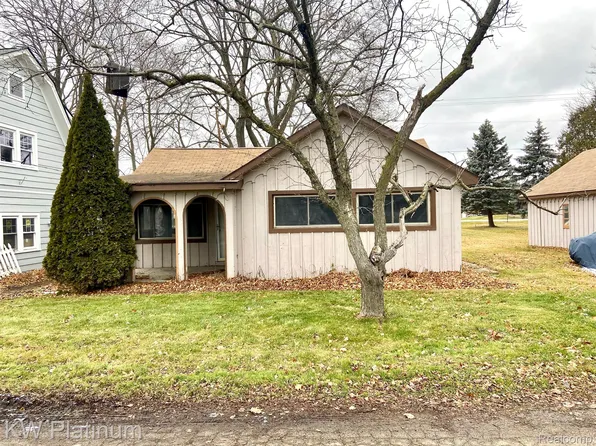 50351 Bay Ct, New Baltimore, MI 48047