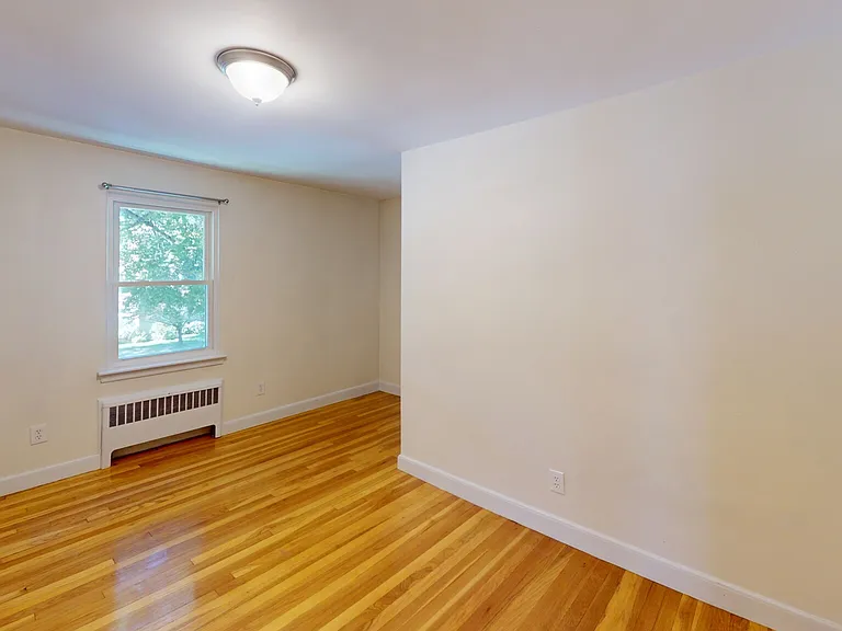 14 Louise Rd — Photo 10