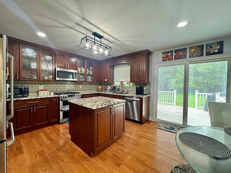 233 Grace Manor Dr — Photo 7