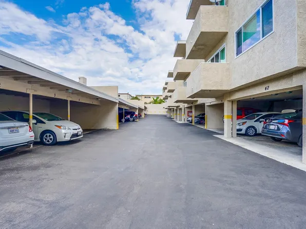 537 W Hyde Park Blvd