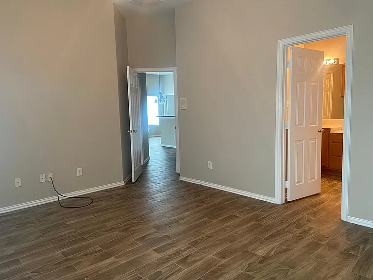 302 Crabapple Dr — Photo 14