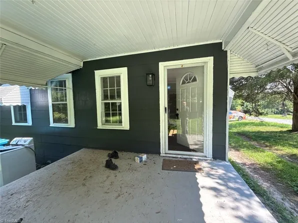 6747 Saferight Rd, Greensboro, NC 27406
