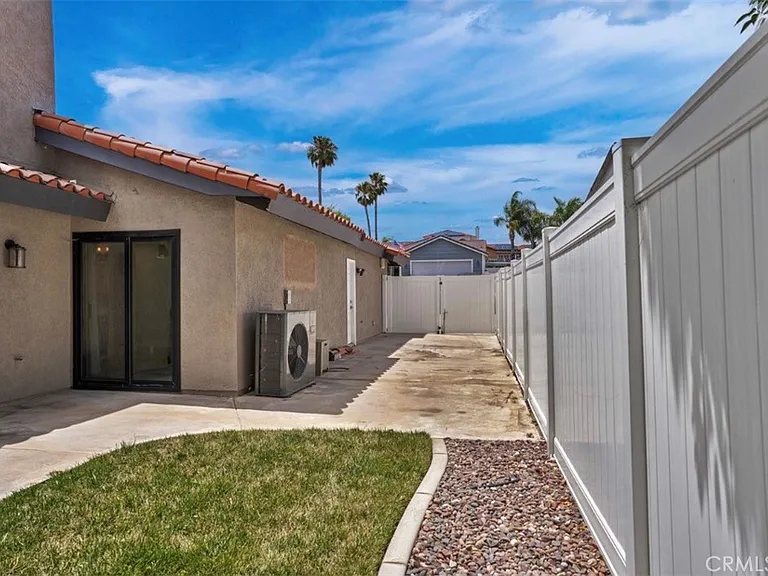 24050 Canyon Lake Dr N — Photo 38
