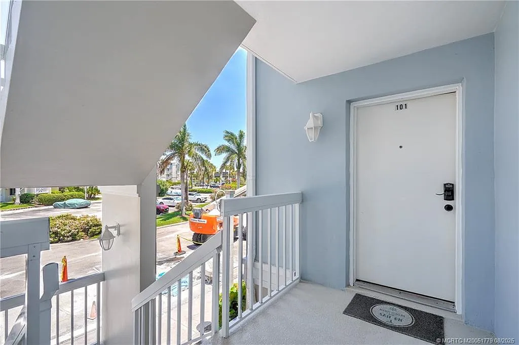 2 bed, 2.0 bath, 1329 sqft, $8,000 — Photo 4
