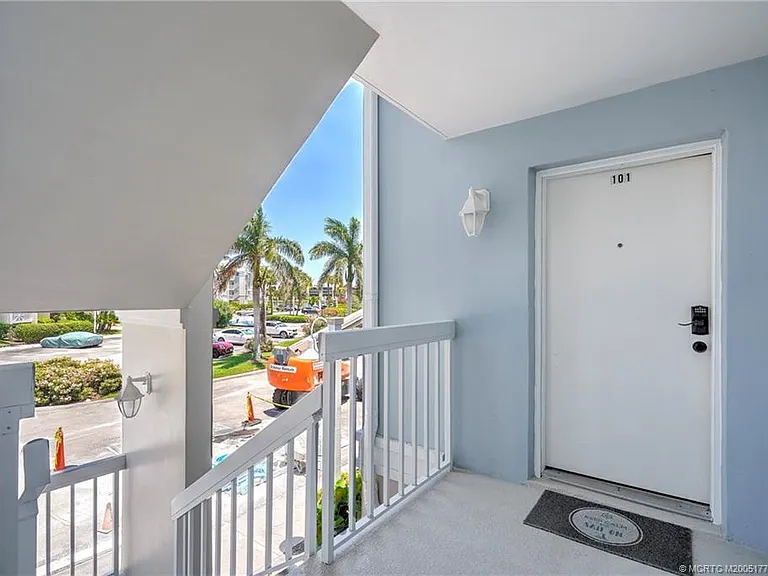 10 NE Plantation Rd #101 — Photo 4