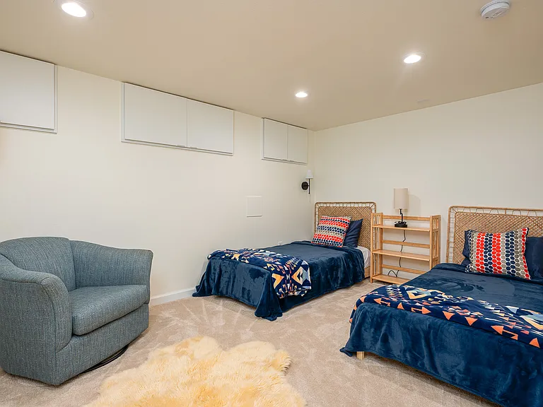8922 SE Market St — Photo 21