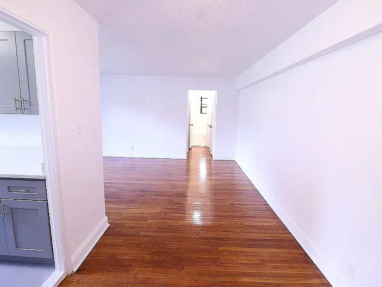 208-84 Grand Central Pkwy #3D — Photo 3