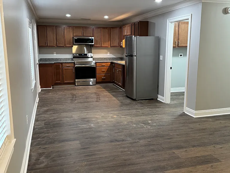 115 1st Ave — Photo 3