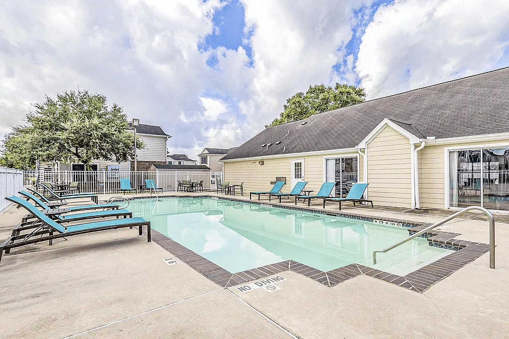 Falcon Pointe Apartments — Photo 1