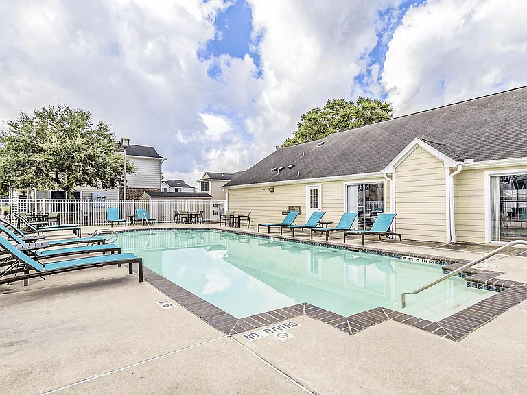 Falcon Pointe Apartments — Photo 1